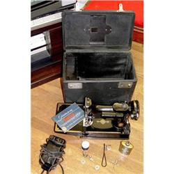 Singer 221 Featherweight Sewing Machine w/ Box #1830798