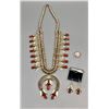 Image 2 : Unique Coral Squash Blossom Set