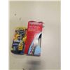 Image 2 : GILLETTE FUSION RAZOR AND TENSOR WRIST BRACE