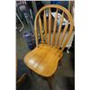Image 8 : Round Maple dining table and 4 chairs