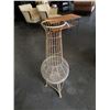 Image 2 : TALL WIRE METAL VASE
