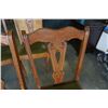 Image 8 : 4 CARVED DINING CHAIRS