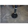 Image 2 : Modern black floor lamp with shade