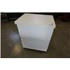 Image 8 : WHITE ROLLING SEWING TABLE