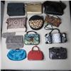 Image 1 : LOT OF 12 ASSORTED HAND BAGS / SACS A MAINS