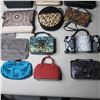 Image 3 : LOT OF 12 ASSORTED HAND BAGS / SACS A MAINS