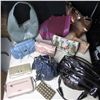 Image 1 : LOT OF 12 ASSORTED HAND BAGS / SACS A MAINS