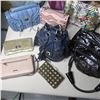 Image 3 : LOT OF 12 ASSORTED HAND BAGS / SACS A MAINS