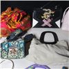 Image 2 : LOT OF 12 ASSORTED HAND BAGS / SACS A MAINS