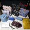 Image 1 : LOT OF 12 ASSORTED HAND BAGS / SACS A MAINS