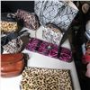 Image 2 : LOT OF 12 ASSORTED HAND BAGS / SACS A MAINS