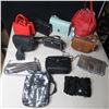 Image 1 : LOT OF 12 ASSORTED HAND BAGS / SACS A MAINS