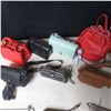 Image 2 : LOT OF 12 ASSORTED HAND BAGS / SACS A MAINS