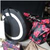 Image 2 : LOT OF 12 ASSORTED HAND BAGS / SACS A MAINS