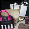 Image 3 : LOT OF 12 ASSORTED HAND BAGS / SACS A MAINS