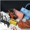 Image 2 : LOT OF 12 ASSORTED HAND BAGS / SACS A MAINS