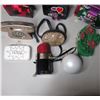Image 2 : LOT OF 12 ASSORTED HAND BAGS / SACS A MAINS