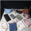 Image 1 : LOT OF 12 ASSORTED HAND BAGS / SACS A MAINS