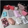 Image 1 : LOT OF 12 ASSORTED HAND BAGS / SACS A MAINS