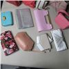 Image 2 : LOT OF 12 ASSORTED HAND BAGS / SACS A MAINS