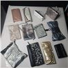 Image 1 : LOT OF 12 ASSORTED HAND BAGS / SACS A MAINS