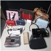 Image 1 : LOT OF 12 ASSORTED HAND BAGS / SACS A MAINS