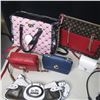 Image 2 : LOT OF 12 ASSORTED HAND BAGS / SACS A MAINS