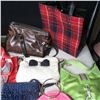 Image 2 : LOT OF 12 ASSORTED HAND BAGS / SACS A MAINS