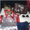 Image 3 : LOT OF 12 ASSORTED HAND BAGS / SACS A MAINS