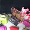 Image 2 : LOT OF 12 ASSORTED HAND BAGS / SACS A MAINS