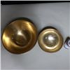 Image 2 : LOT: 2 BRASS VASES / VASES EN LAITON