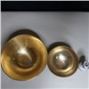 Image 2 : LOT: 2 BRASS VASES / VASES EN LAITON