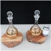 Image 1 : LOT: 2 DECANTERS WITH BASE / DÉCANTEURS AVEC BASES