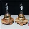 Image 2 : LOT: 2 DECANTERS WITH BASE / DÉCANTEURS AVEC BASES