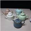 Image 1 : LOT: 5 ASST TEA POTS / THEIERE