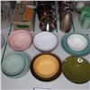 Image 1 : LOT: 11 ASST BOWLS / BOLS ASST