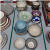 Image 1 : LOT: 24 ASST BOWLS / BOLS ASSORTIS