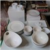 Image 1 : LOT: 42 ASSORTED DISHES / VAISSELLE ASSORTIE