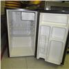Image 2 : CUISINART MINI FRIDGE 17" X 20" X 29"