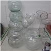 Image 1 : LOT: 15 ASSORTED GLASS BOWLS / BOLS EN VERRE ASST