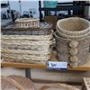 Image 2 : LOT: 9  ASST BASKETS / PANIERS ASSORTIS