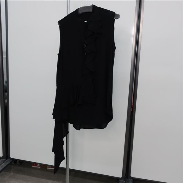 NEW - MQUEEN TOP - SIZE: 42, (MAIN CHARACTER)