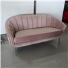 Image 1 : LOVE SEAT 64" X 31" X 31" SALMON VELVET
