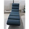 Image 2 : LOUNGE CHAIR 66" X 24" BLUE FABRIC