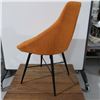 Image 2 : LOT:6 CHAIRS, ORANGE FABRIC, METAL BASE