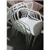 Image 2 : LOT: 4 WHITE PLASTIC CHAIRS