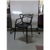Image 1 : LOT: 4 BLACK PLASTIC CHAIRS