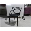 Image 1 : LOT: 4 BLACK PLASTIC CHAIRS