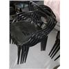 Image 2 : LOT: 4 BLACK PLASTIC CHAIRS