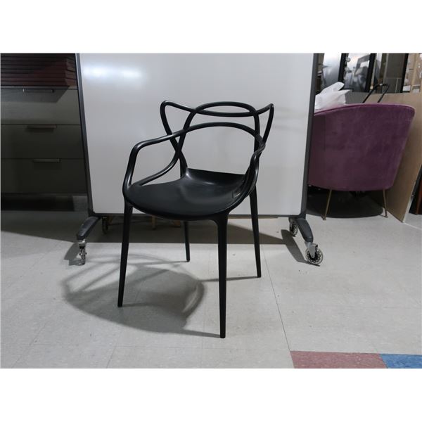 LOT: 4 BLACK PLASTIC CHAIRS